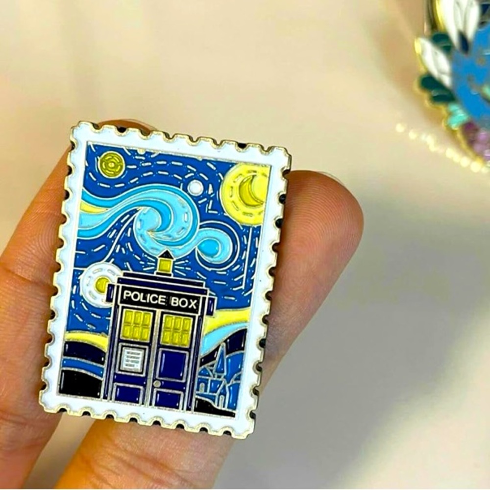 New! Doctor Who TARDIS Pin